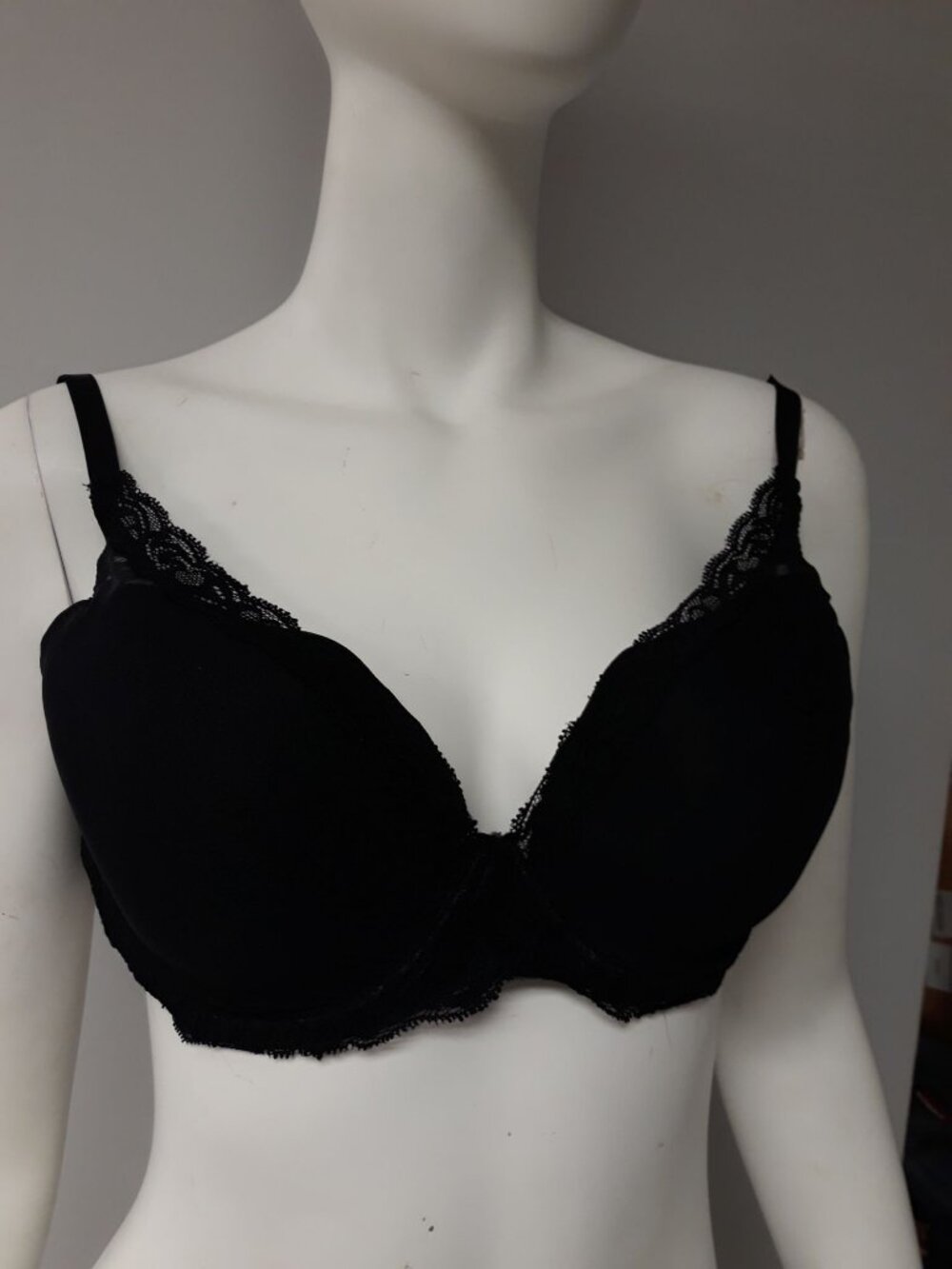 Natori Feather Bra Black Size 32 B NEW WITH TAGS!